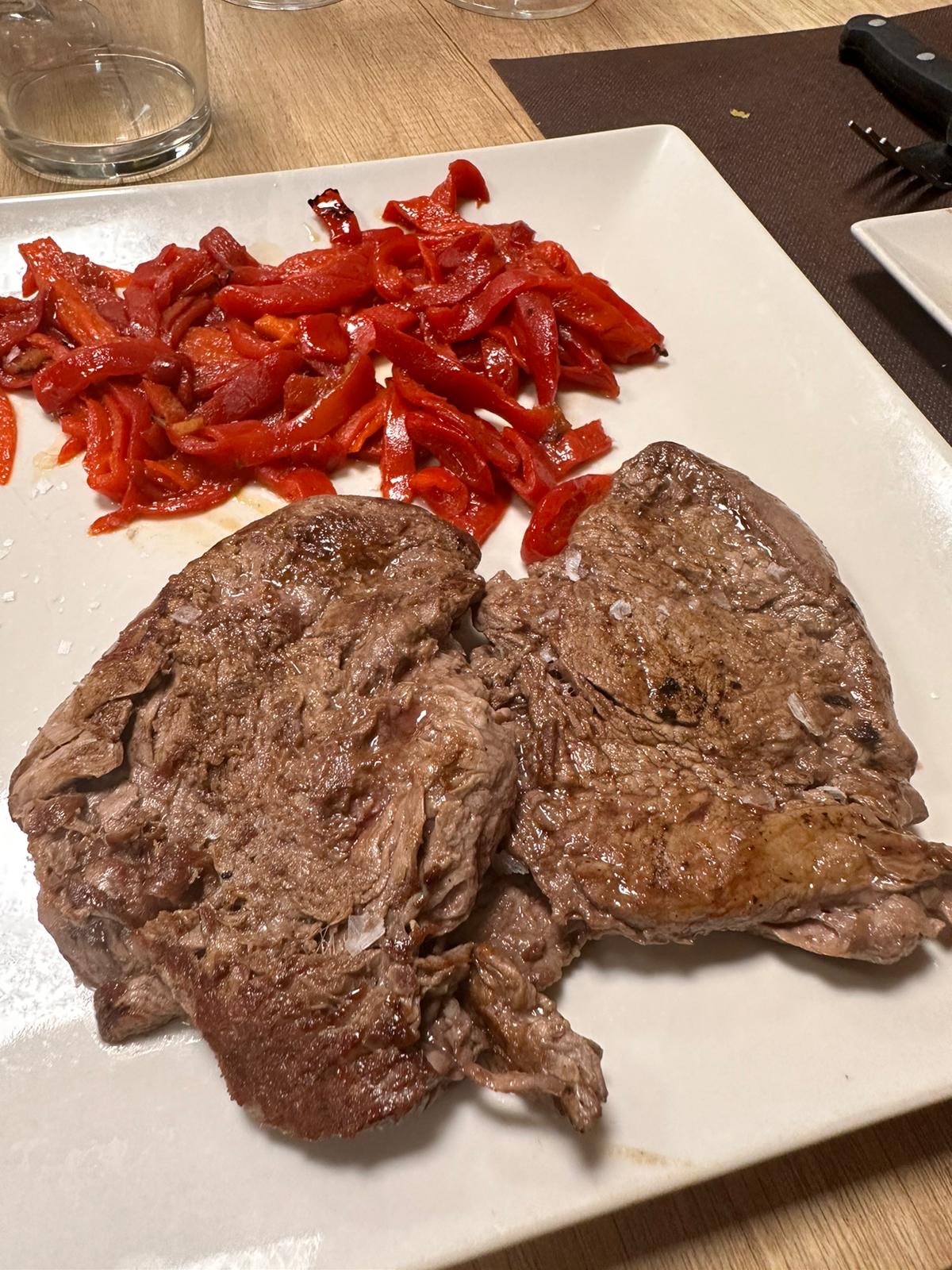 Filete con pimientos asados