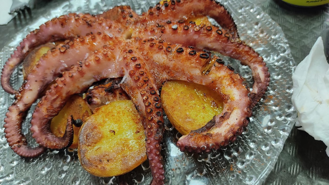 Pulpo a la gallega con patatas